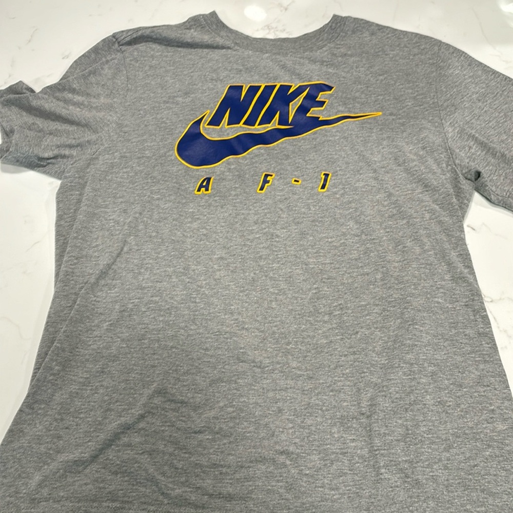 Men’s Nike Tee Shirt - Picture 2 of 7